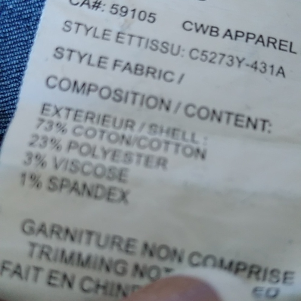 Charlie B Frayed Hem Jeans - NWT - Picture 4 of 4